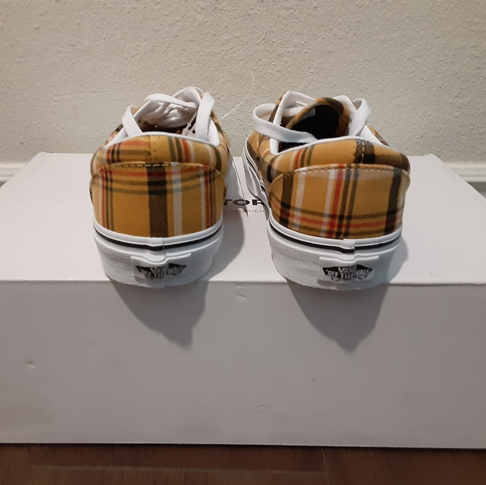 Vans - Picture 2 of 4